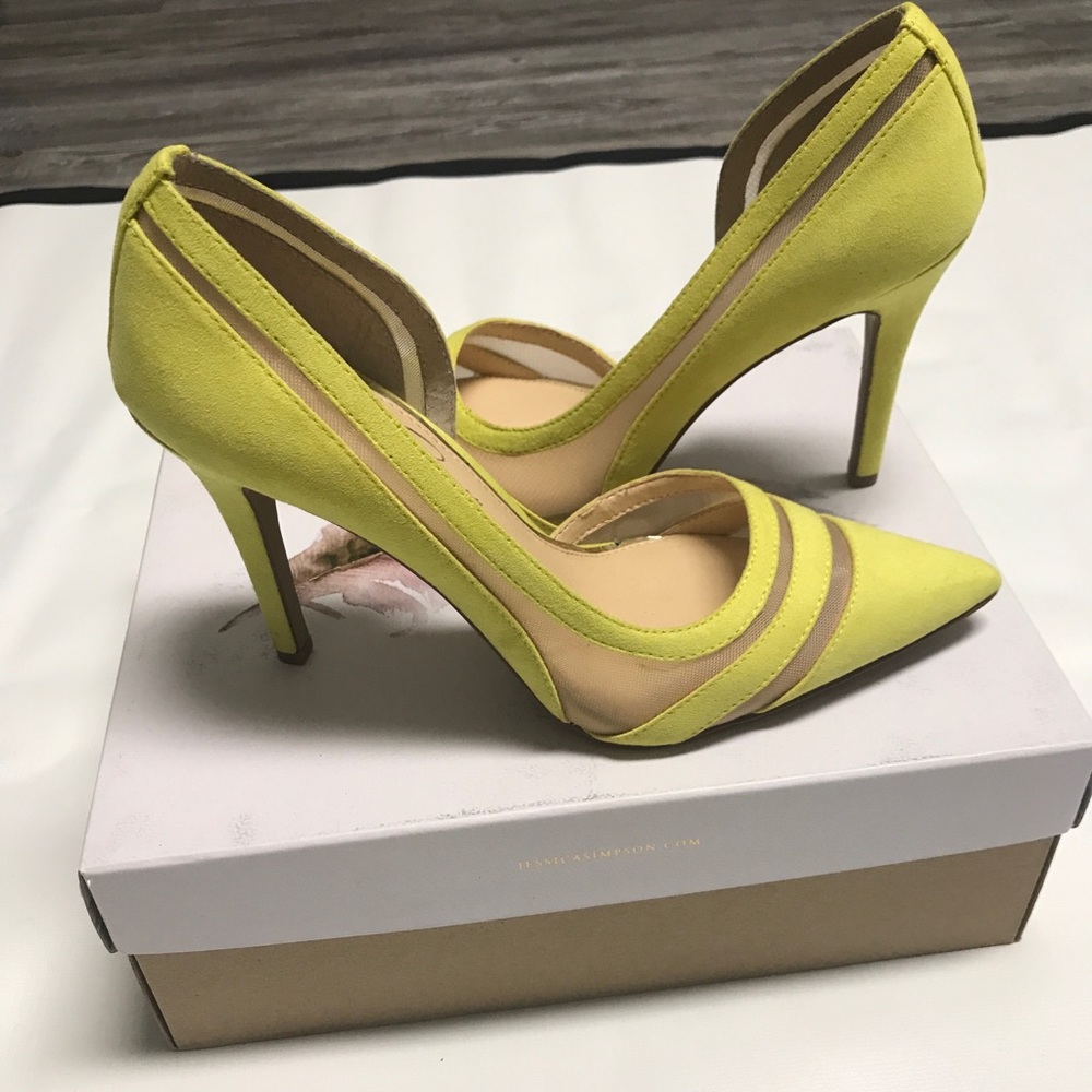 Jessica Simpson pale lemon heels